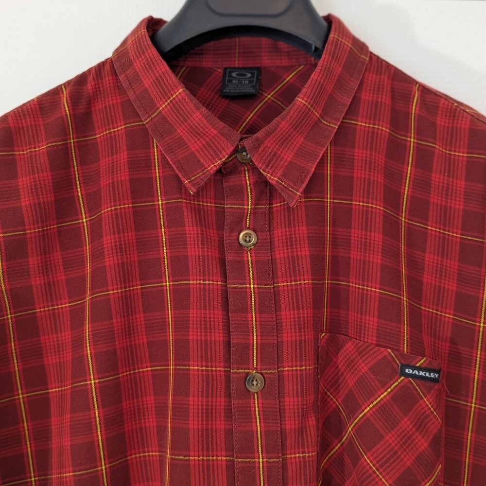 Oakley Regular Fit Button Down Plaid Shirt Red - Size XL